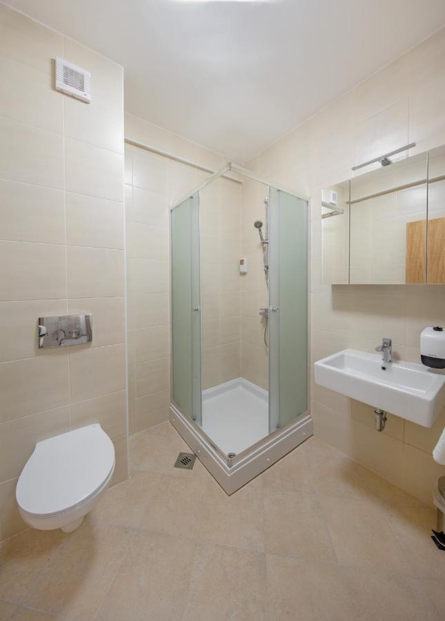 Auberge de jeunesse Otocki Virovi à Otok  Extérieur photo
