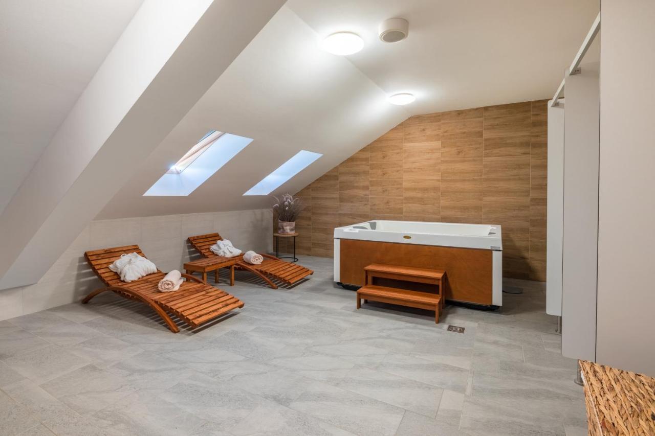 Auberge de jeunesse Otocki Virovi à Otok  Extérieur photo