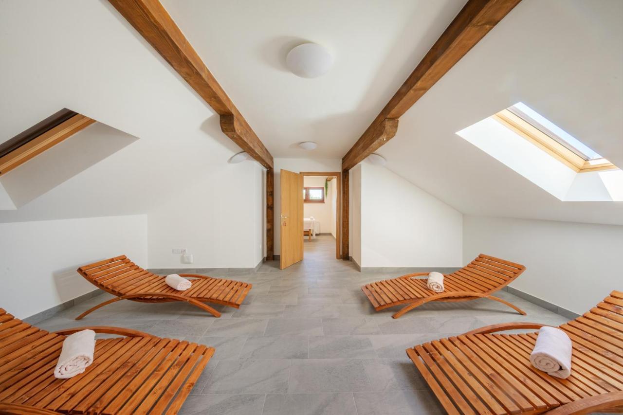 Auberge de jeunesse Otocki Virovi à Otok  Extérieur photo